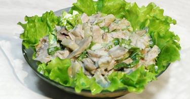 Salate mit Hühnchen und Braten: die besten Rezepte