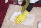 Як очистити смолу з одягу в домашніх умовах?